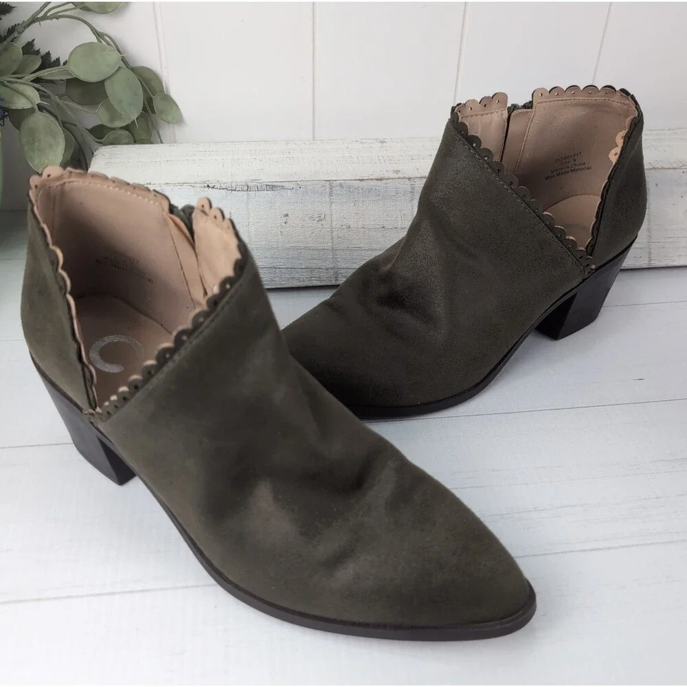 Journee Collection Women's Tessa Scalloped Olive Green Block Heel Booties Size 9